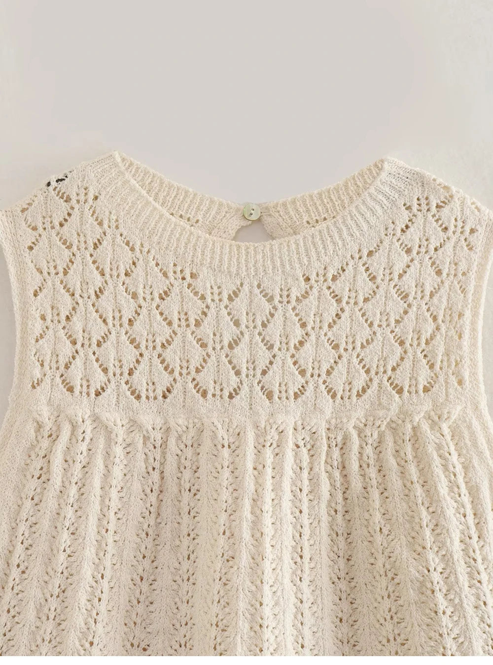 Knit Elegance Sleeveless Top & Skirt Set – Timeless Summer Charm