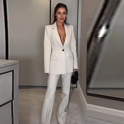 Timeless Tailored Blazer and Trousers Set with Modern Elegance