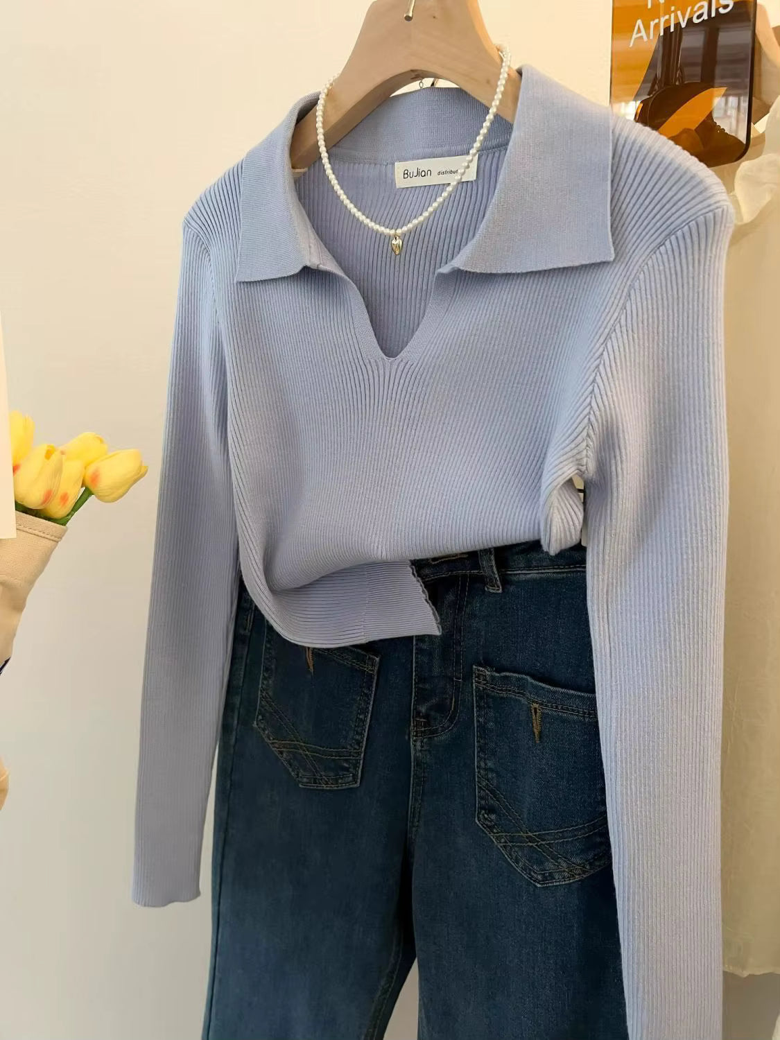 Vintage-Inspired Knit Pullover with Turn-Down Collar