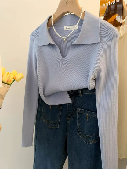 Vintage-Inspired Knit Pullover with Turn-Down Collar