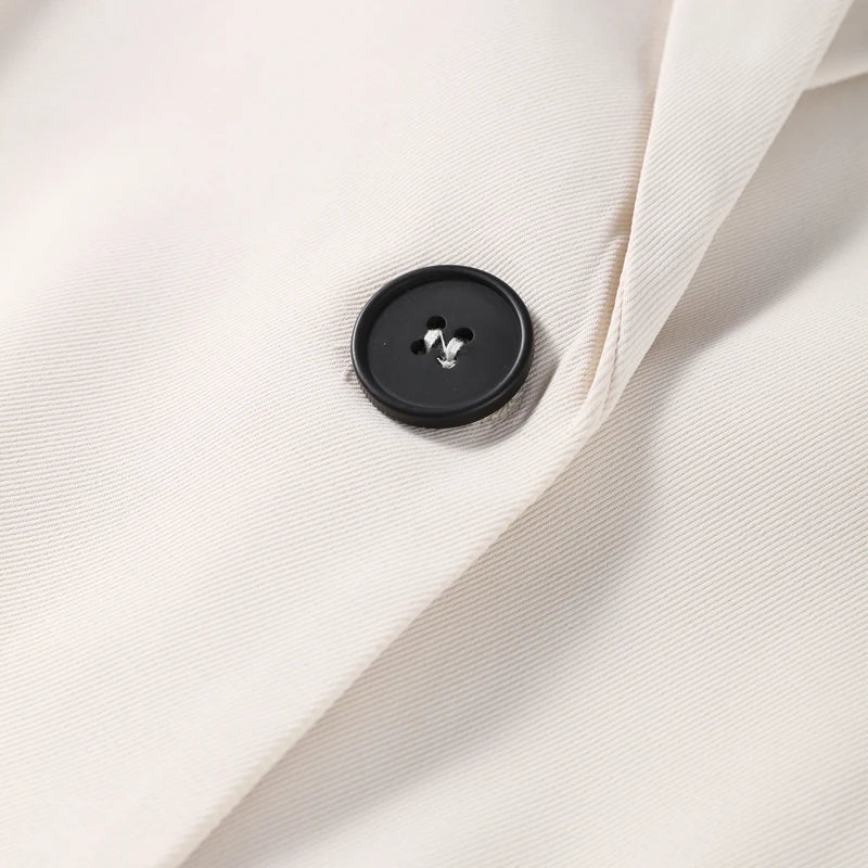 Timeless Tailored Blazer and Trousers Set with Modern Elegance