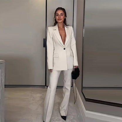 Timeless Tailored Blazer and Trousers Set with Modern Elegance