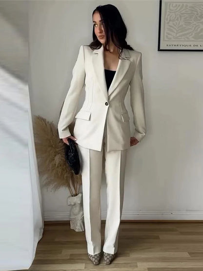 Timeless Tailored Blazer and Trousers Set with Modern Elegance
