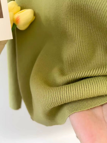 Vintage-Inspired Knit Pullover with Turn-Down Collar