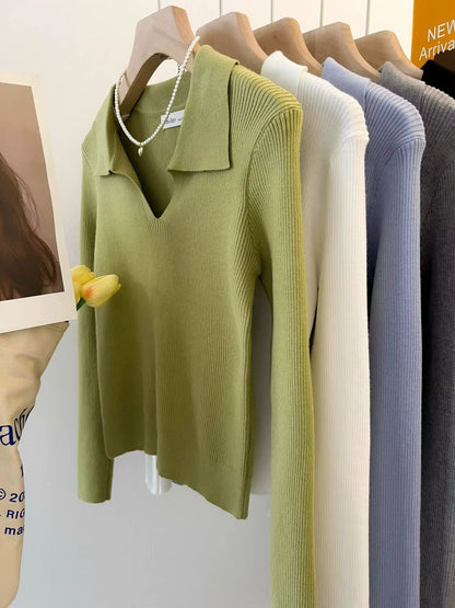 Vintage-Inspired Knit Pullover with Turn-Down Collar