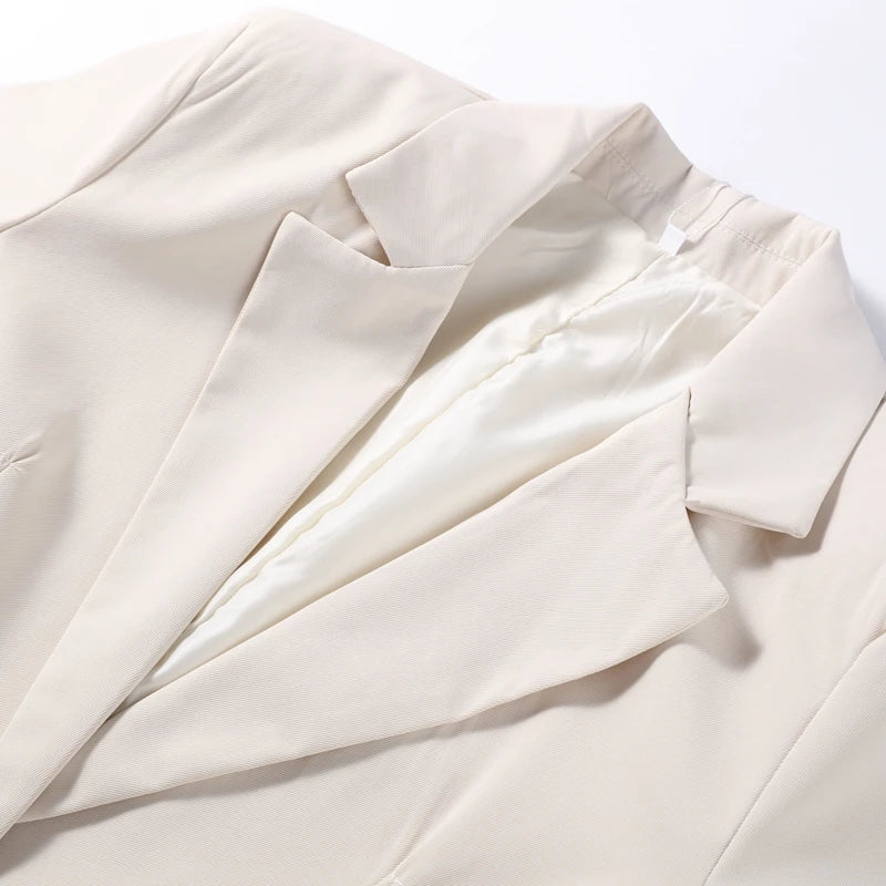 Timeless Tailored Blazer and Trousers Set with Modern Elegance