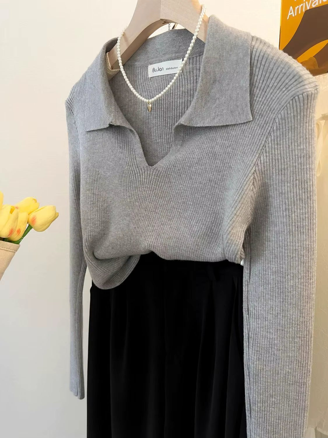 Vintage-Inspired Knit Pullover with Turn-Down Collar