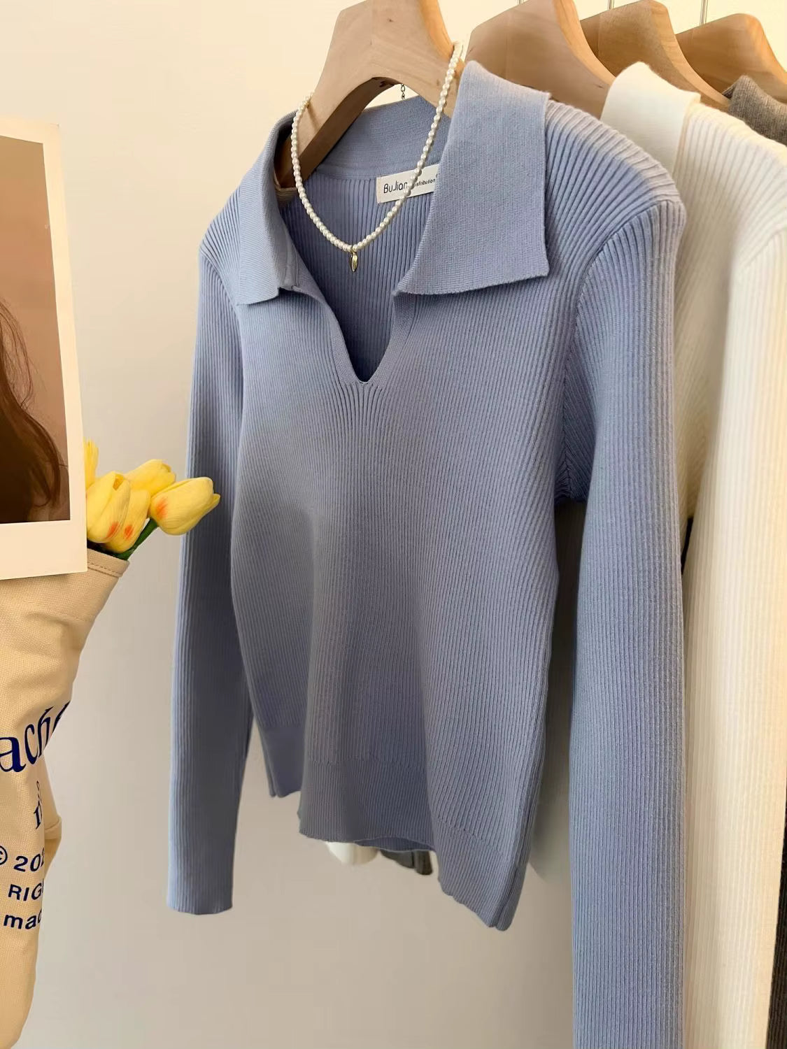 Vintage-Inspired Knit Pullover with Turn-Down Collar