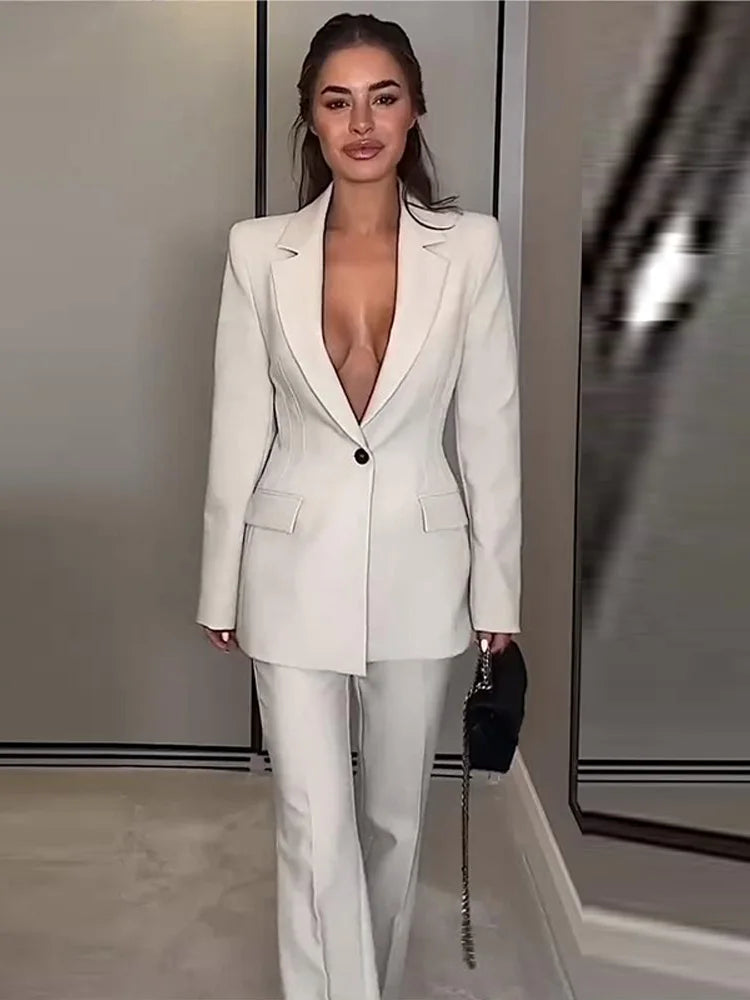 Timeless Tailored Blazer and Trousers Set with Modern Elegance