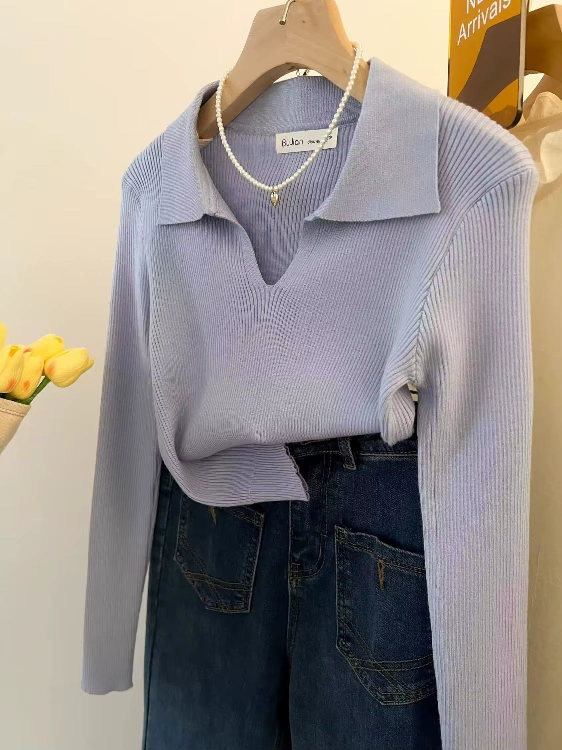 Vintage-Inspired Knit Pullover with Turn-Down Collar