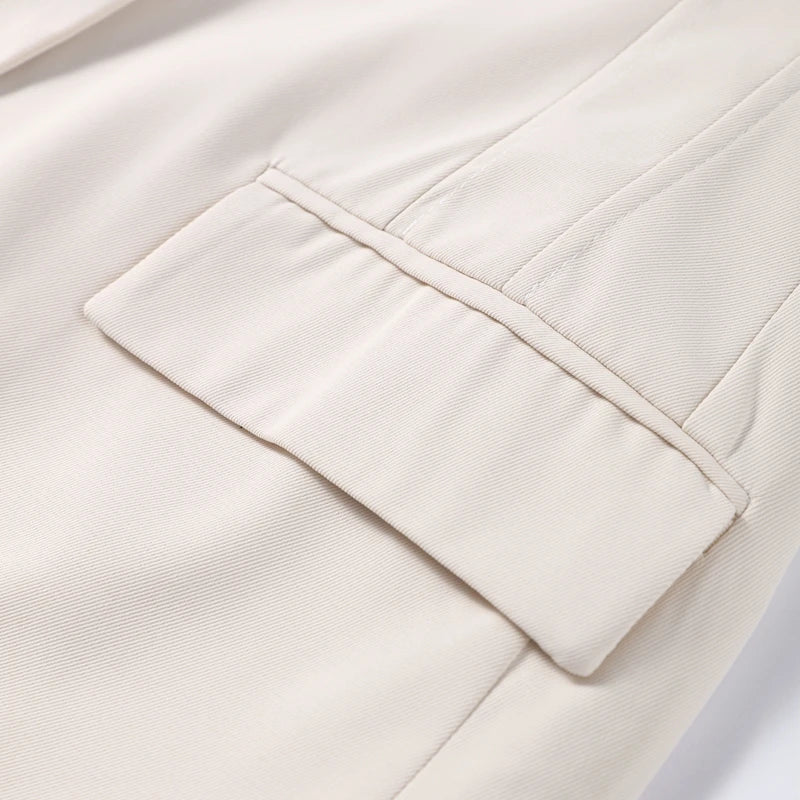 Timeless Tailored Blazer and Trousers Set with Modern Elegance