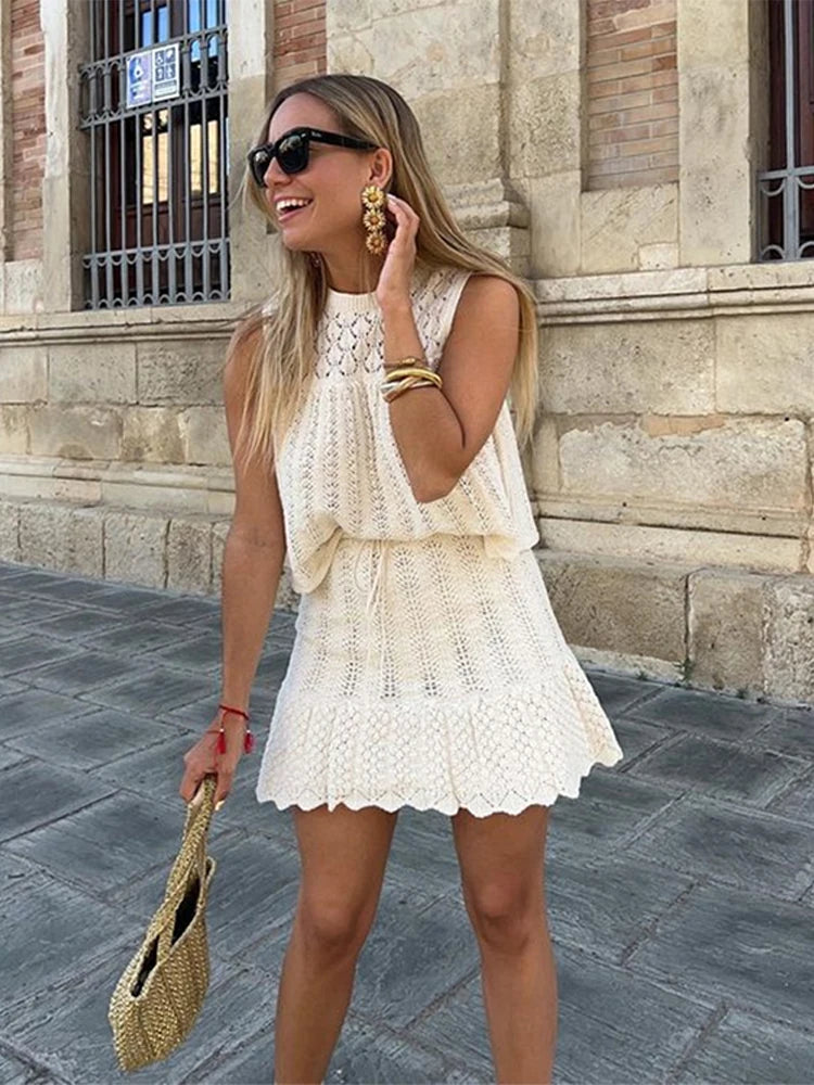 Elegantes Strick-Set für Damen mit ärmellosem Oberteil und Rock – Vohran