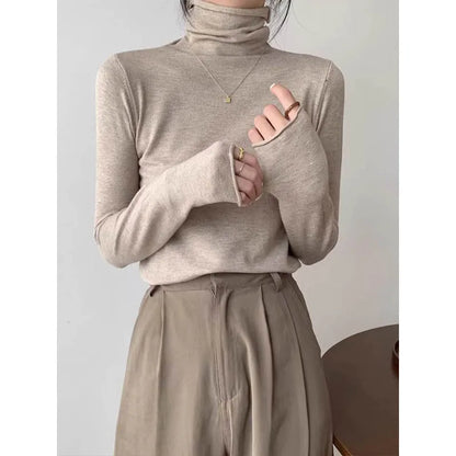 Elegant turtleneck knit pullover with long sleeves and ribbed edges